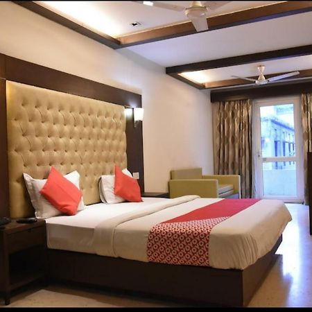 Metropolis Tourist Home New Delhi Exterior photo