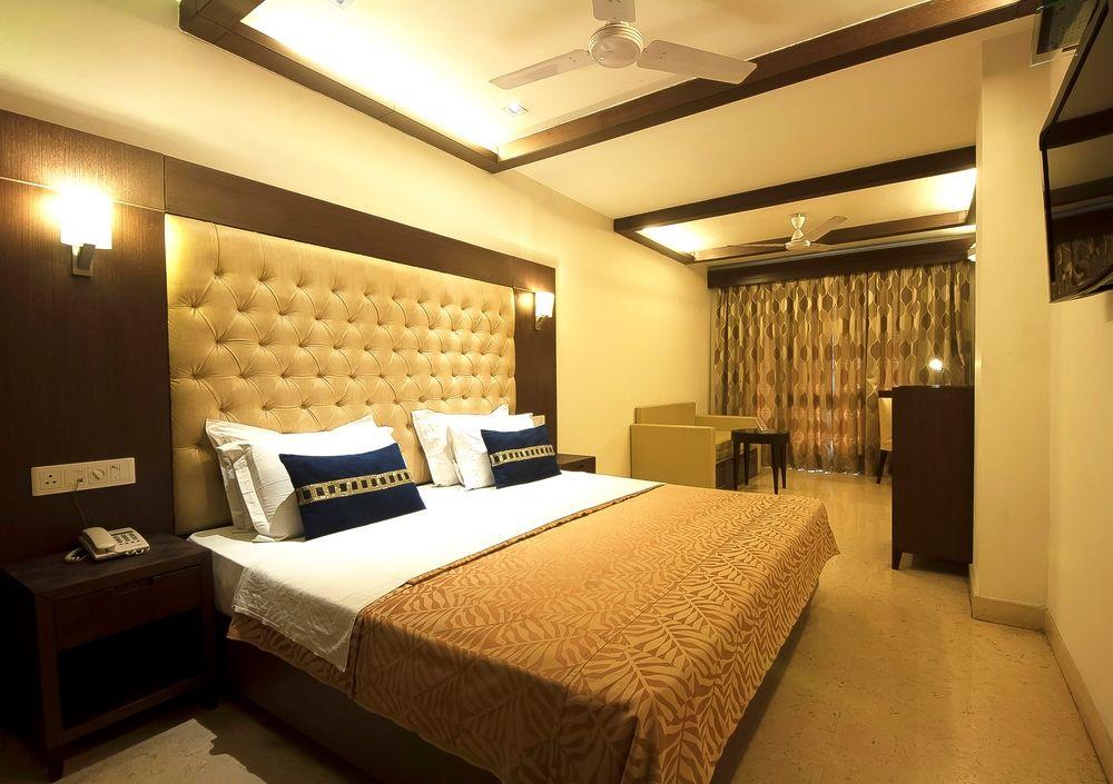 Metropolis Tourist Home New Delhi Exterior photo