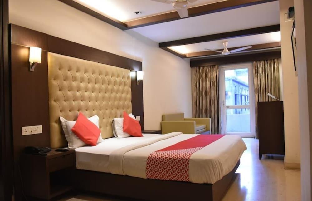Metropolis Tourist Home New Delhi Exterior photo