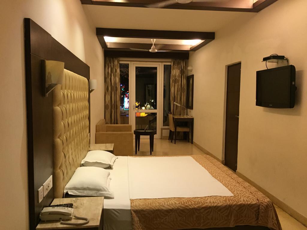 Metropolis Tourist Home New Delhi Exterior photo