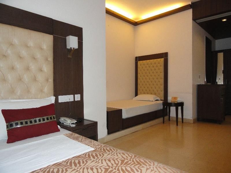 Metropolis Tourist Home New Delhi Exterior photo