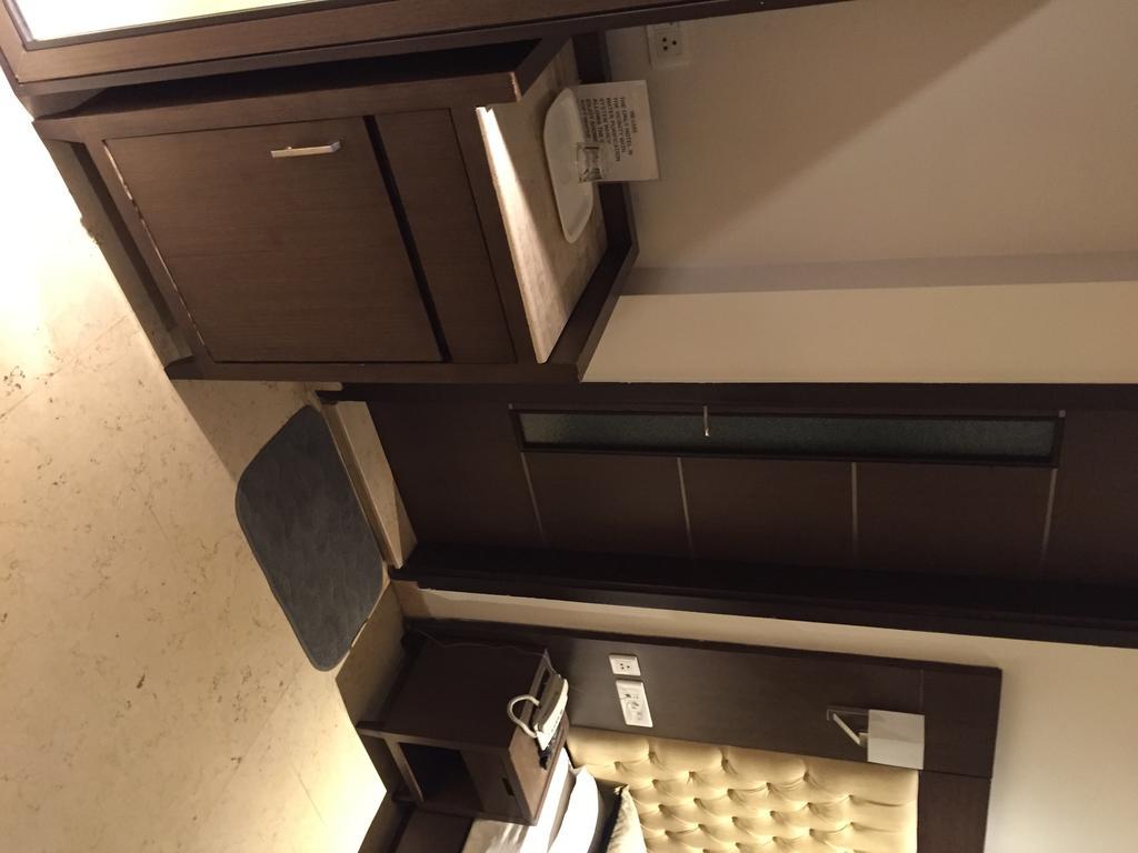 Metropolis Tourist Home New Delhi Exterior photo
