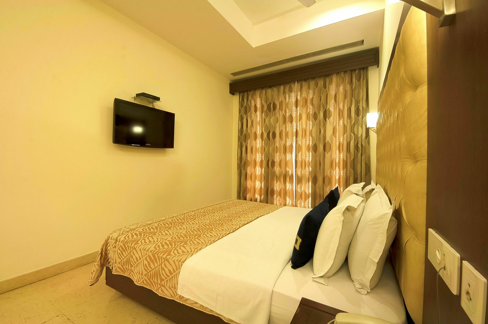Metropolis Tourist Home New Delhi Exterior photo