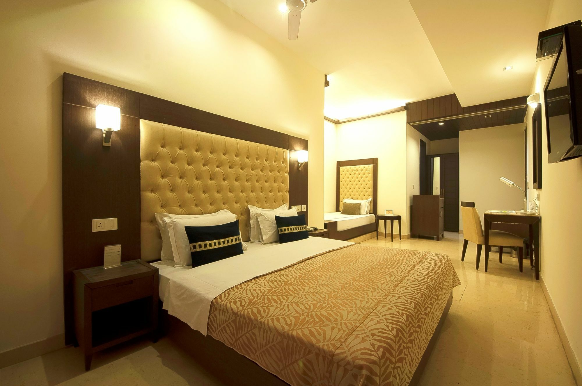 Metropolis Tourist Home New Delhi Exterior photo