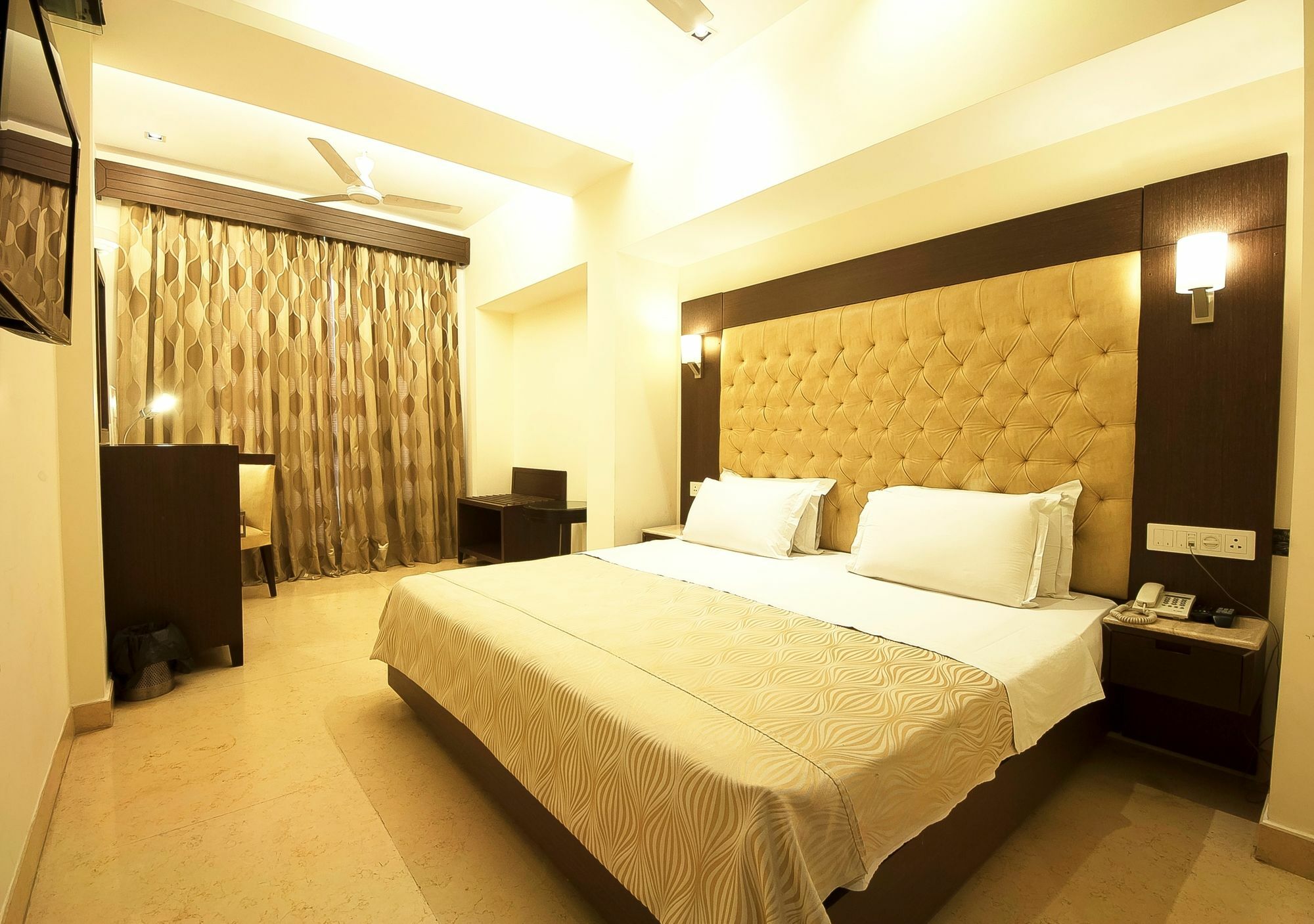 Metropolis Tourist Home New Delhi Exterior photo