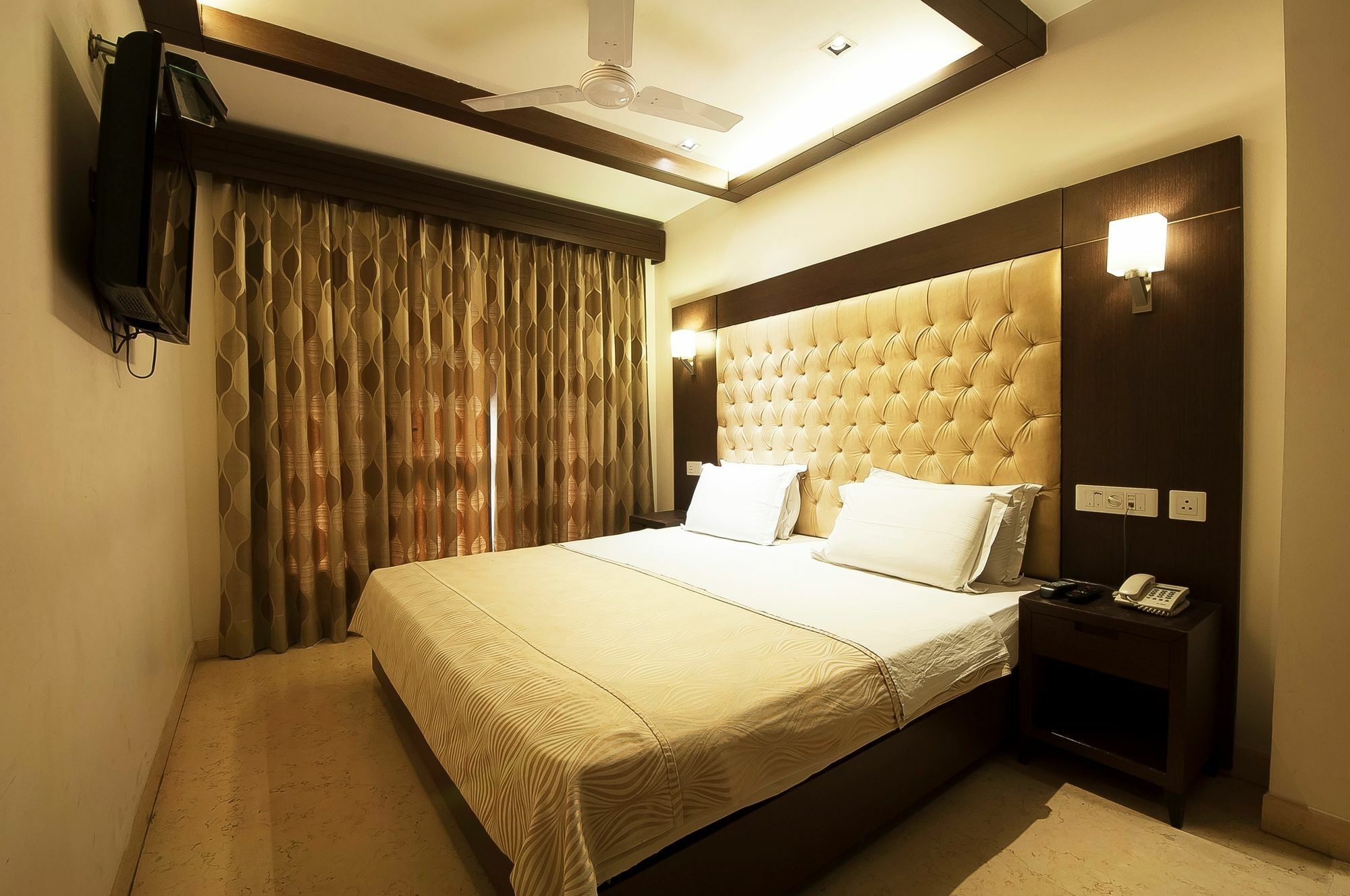 Metropolis Tourist Home New Delhi Exterior photo