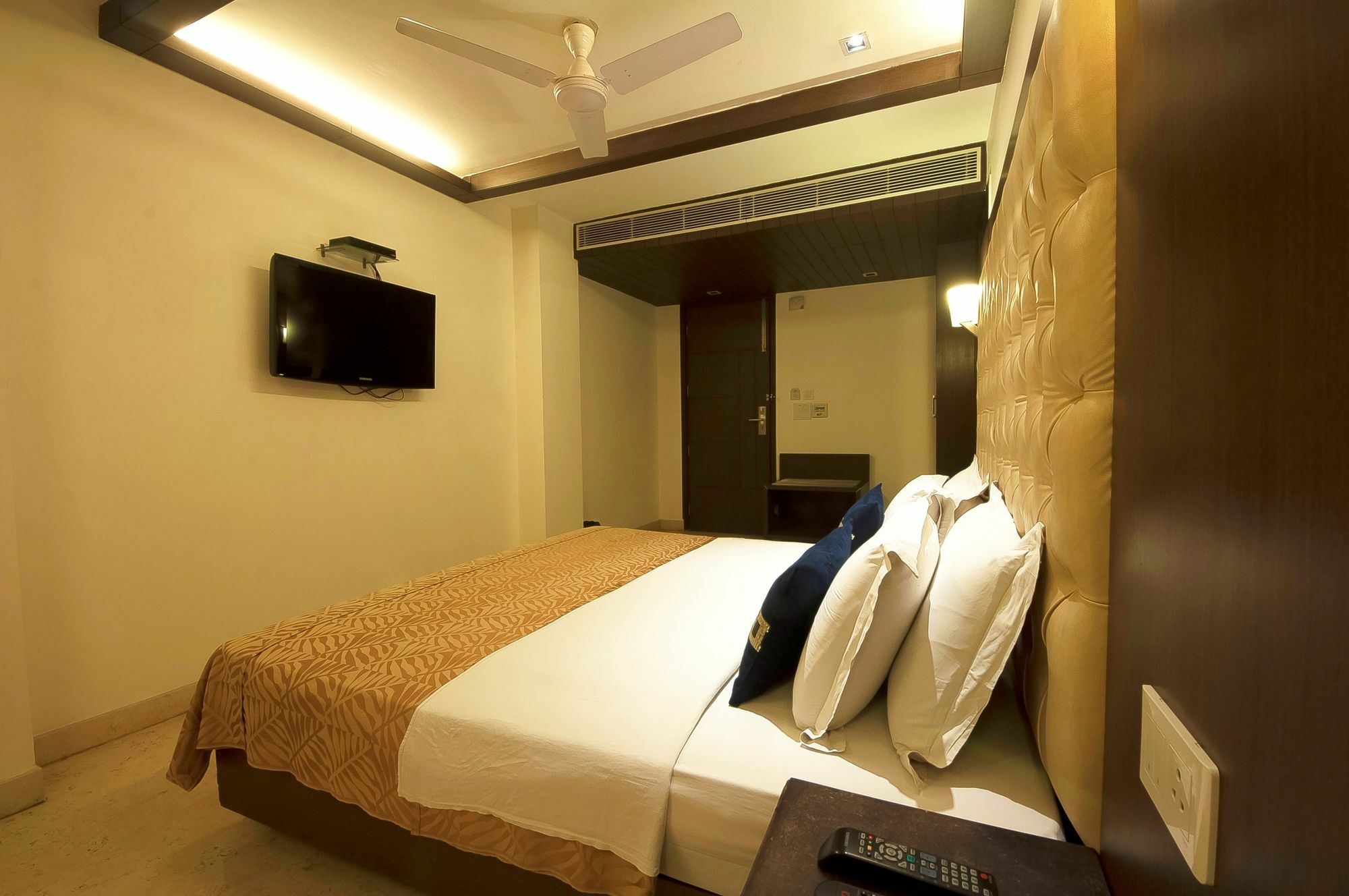 Metropolis Tourist Home New Delhi Exterior photo