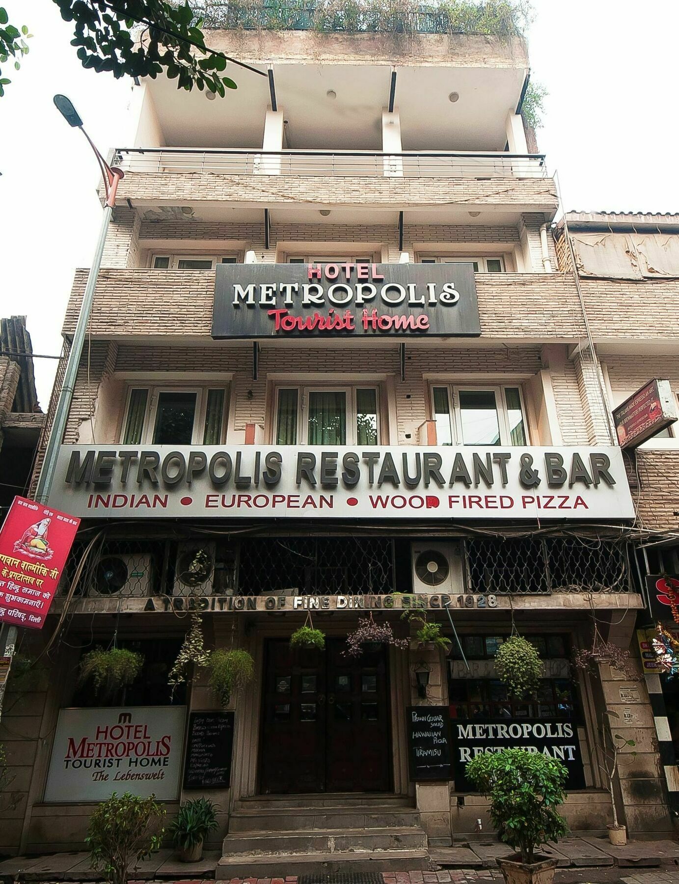 Metropolis Tourist Home New Delhi Exterior photo