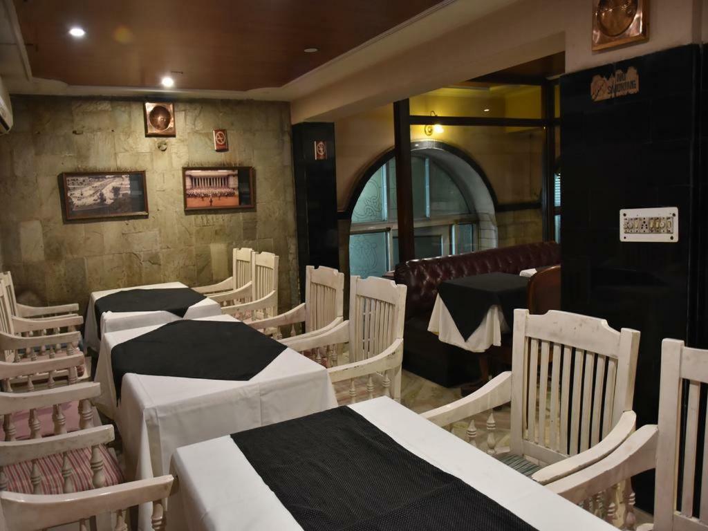 Metropolis Tourist Home New Delhi Exterior photo