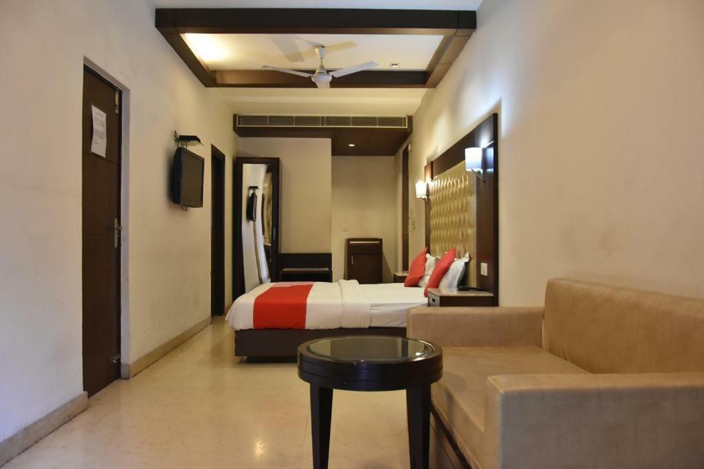 Metropolis Tourist Home New Delhi Exterior photo