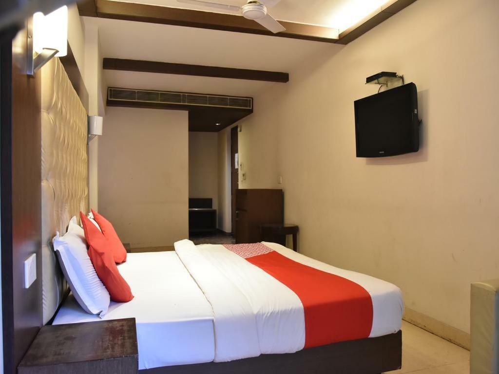 Metropolis Tourist Home New Delhi Exterior photo