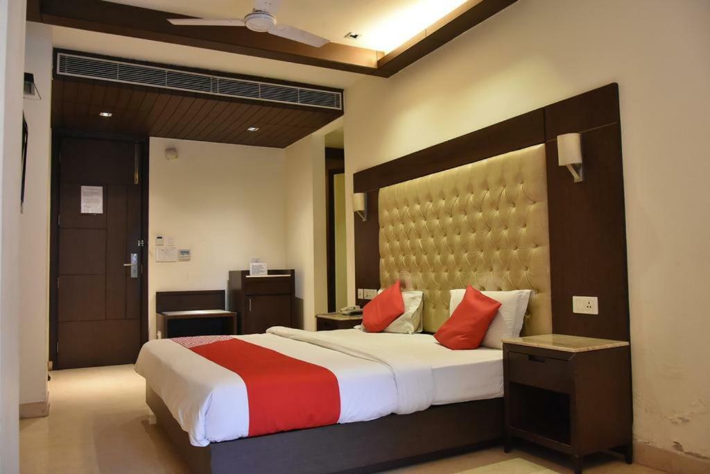 Metropolis Tourist Home New Delhi Exterior photo