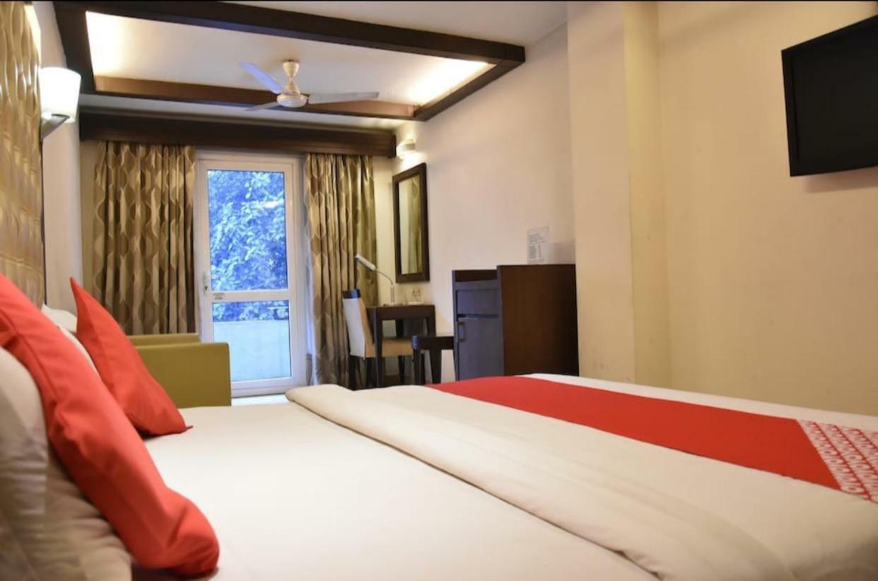 Metropolis Tourist Home New Delhi Exterior photo